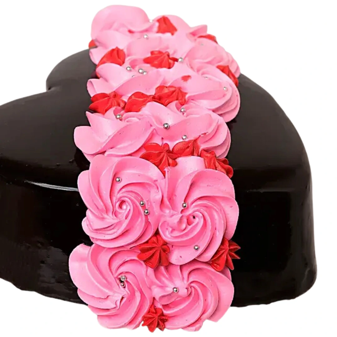 Yummy Heart Shaped Rose Cake